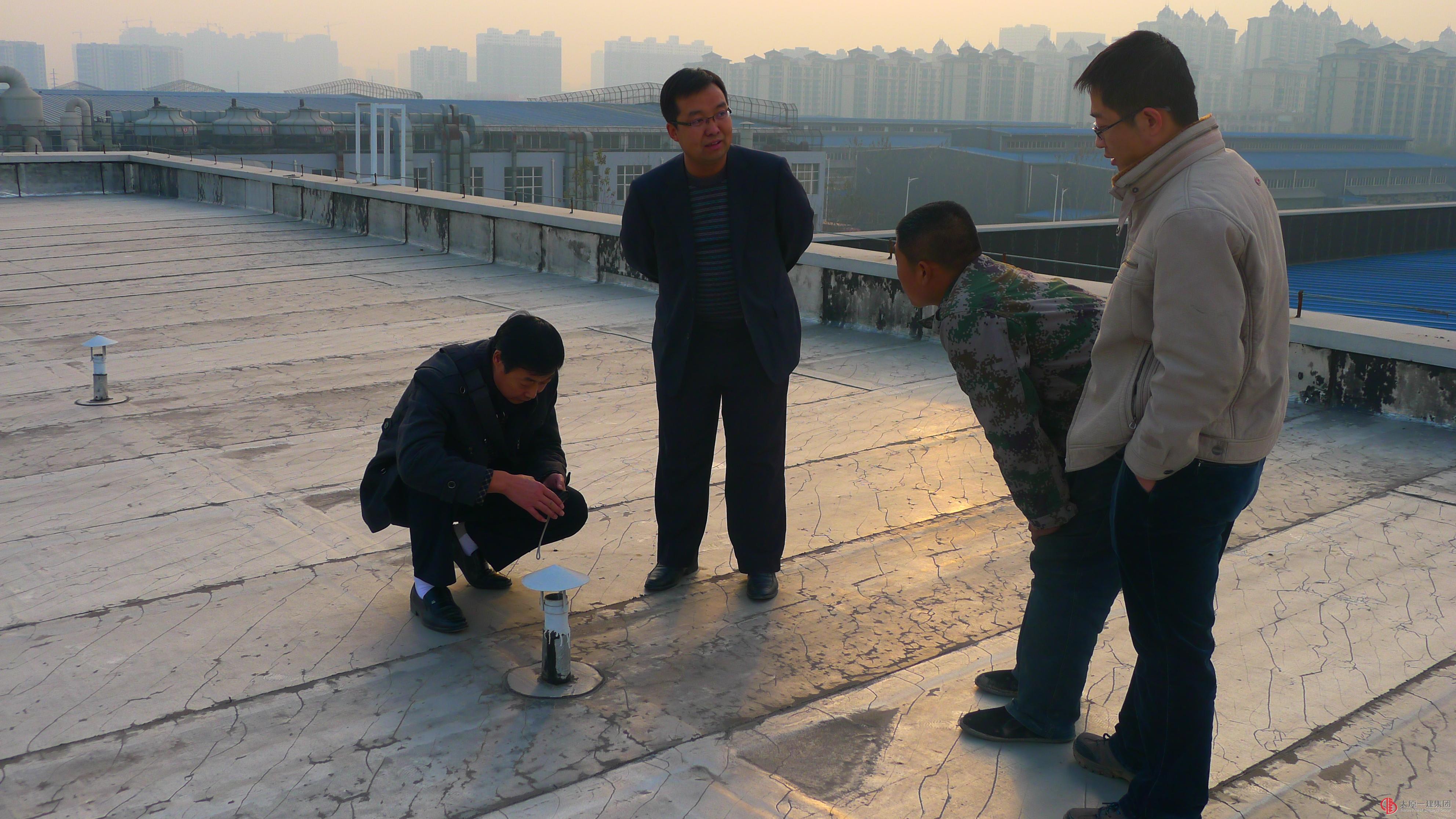 山西省建筑工程“汾水杯”质量奖复查组对煤科院四号厂房进行现场复查
