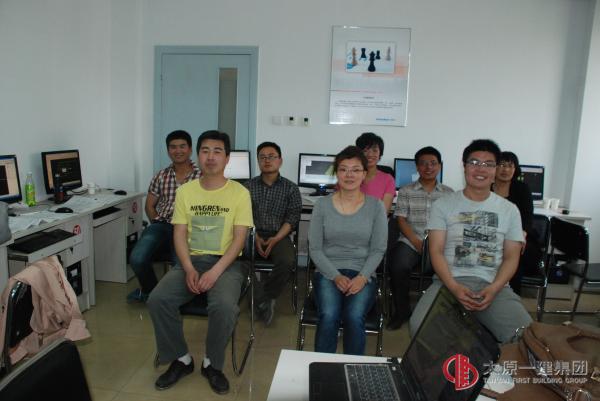 参加培训的员工