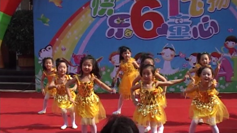 幼儿园庆六一舞蹈（菠萝菠萝蜜）