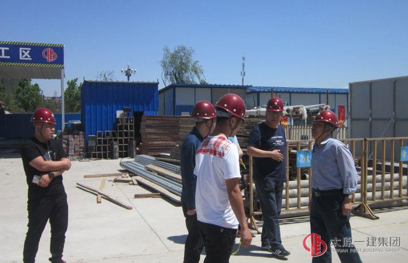 十七分公司在临汾市五一东路还迁小区项目部召开安全生产会